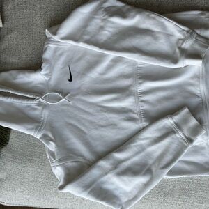 Nike Classic White Pullover
